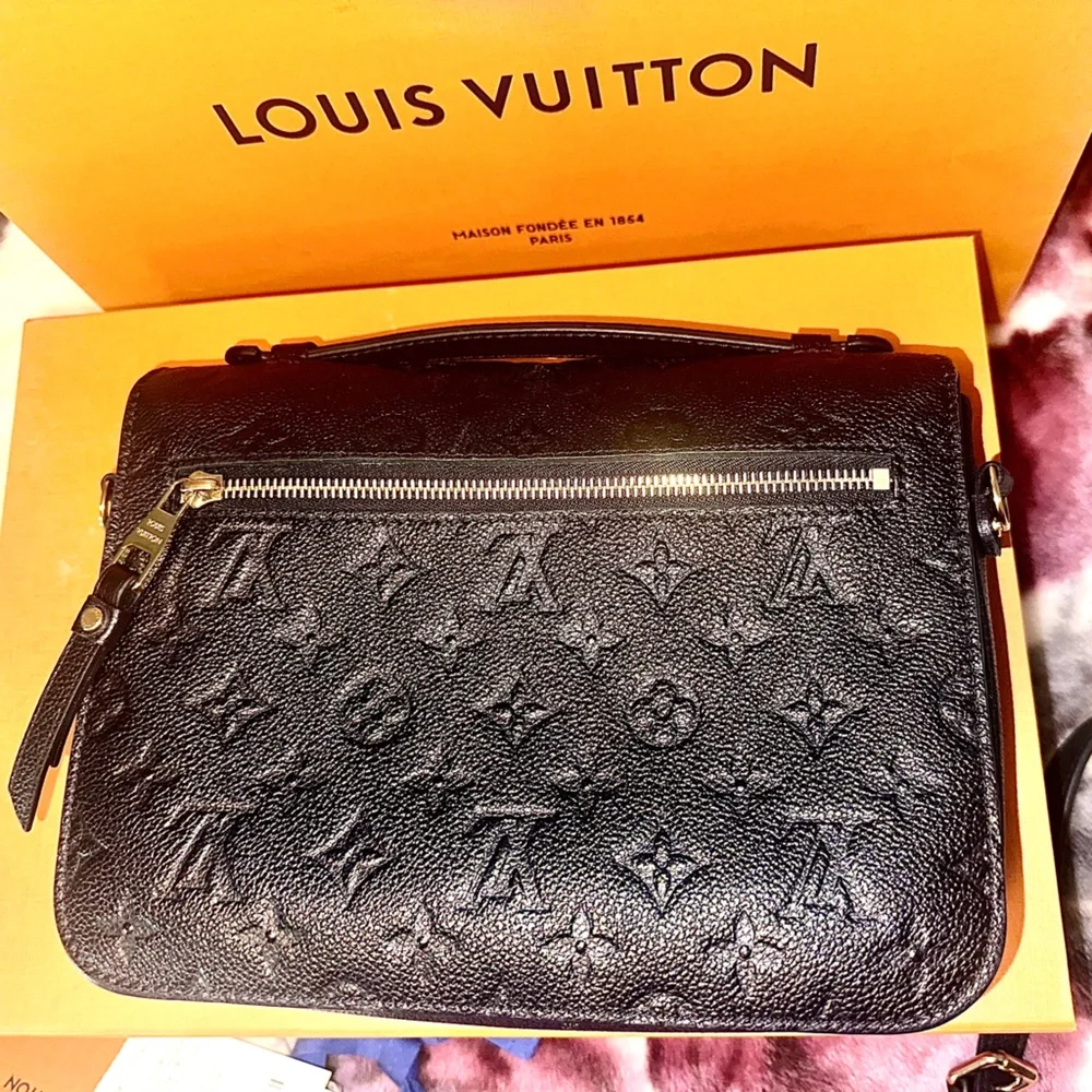 Louis Vuitton Black Empreinte Pochette Metis Crossbody
